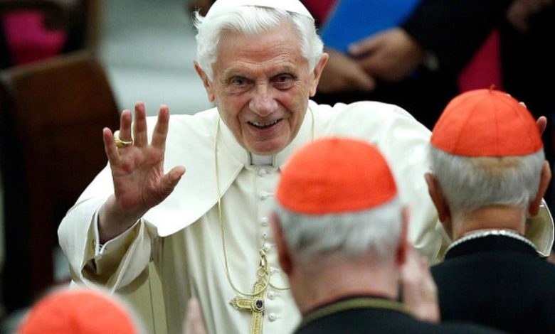 الفاتيكان يعلن وفاة "البابا الفخري" بنديكت