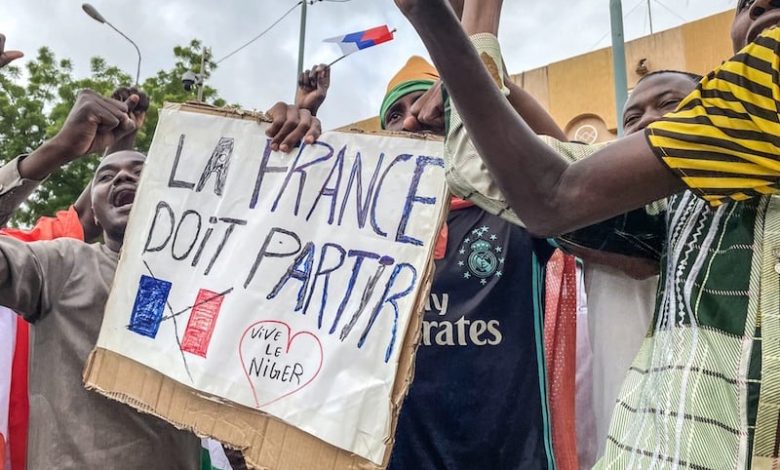 المجلس العسكري للنيجر يرحب بجلاء فرنسا