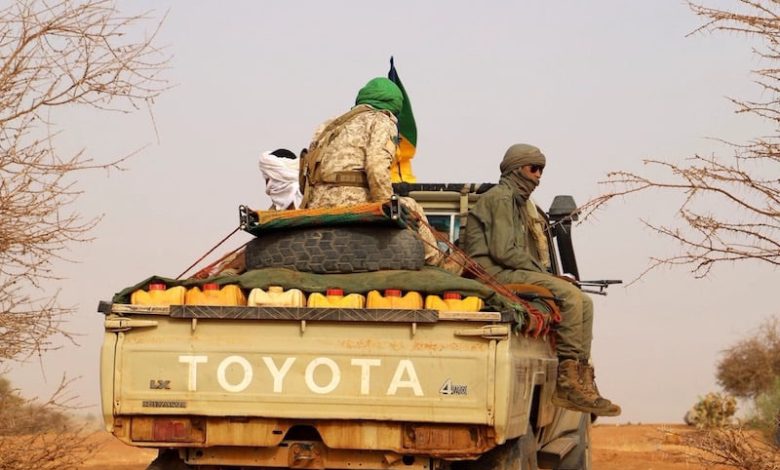 "أزواد" تسيطر على قاعدة عسكرية في مالي