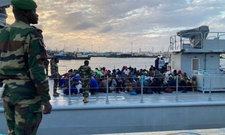البحرية السنغالية تواجه تدفق قوارب المهاجرين