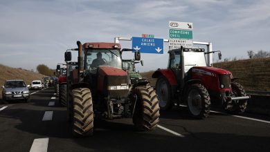 فرنسا تهدئ غضب المزارعين بقروض